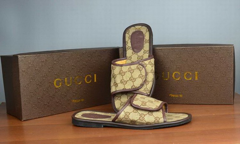 Gucci Slippers Woman--058